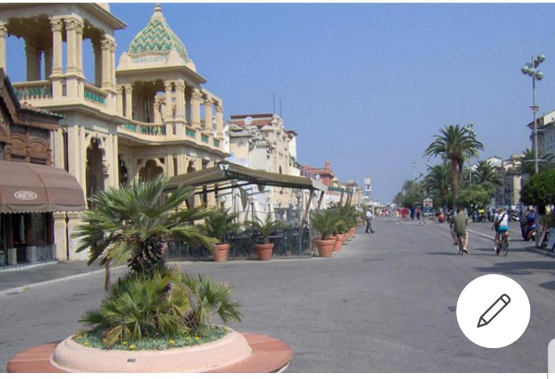 Historical Apartments By Seaside Viareggio Zewnętrze zdjęcie